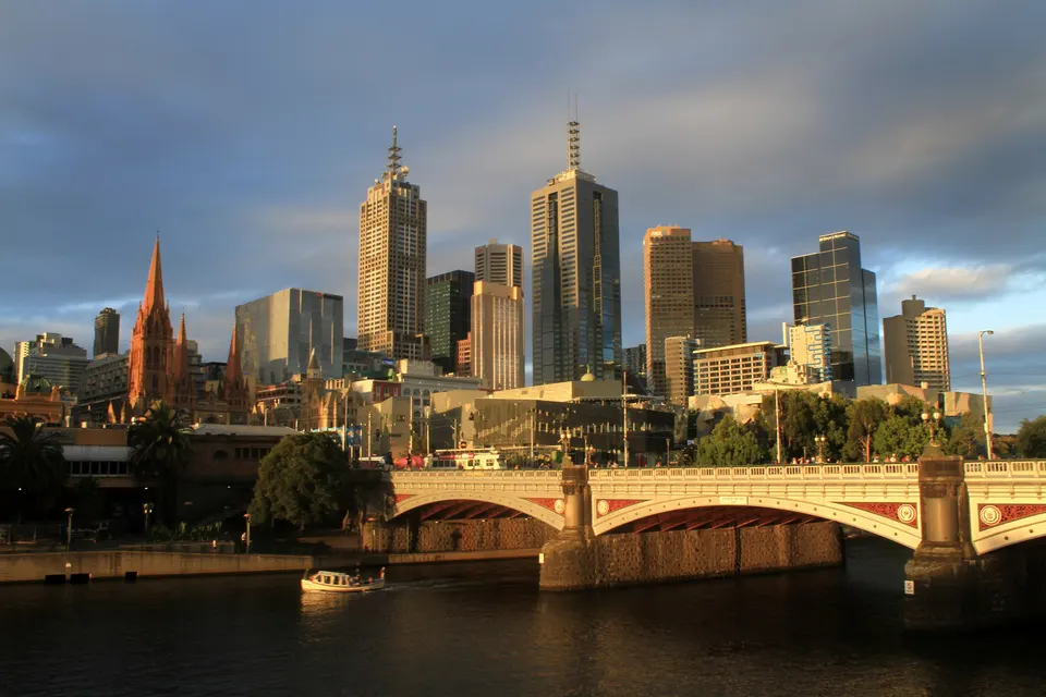 Melbourne skyline and Princes Bridge over the Yarra River